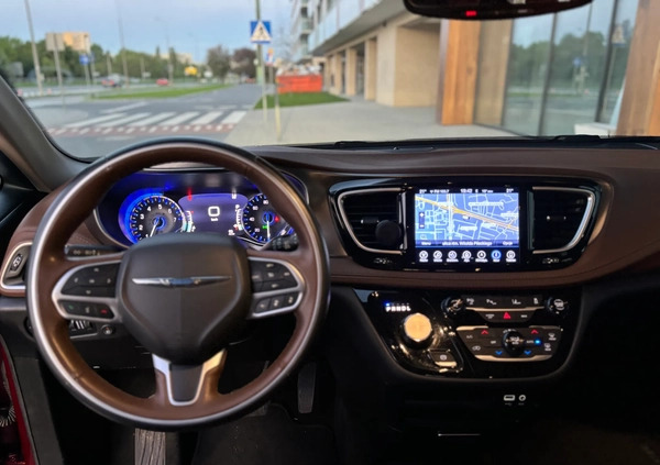 Chrysler Pacifica cena 114999 przebieg: 236900, rok produkcji 2017 z Warszawa małe 704
